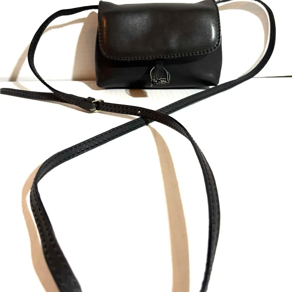 Bottega Veneta small Elegant Black Leather Crossbody Bag